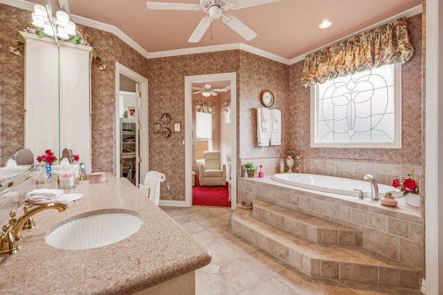 2002 W Emerald Bend Court, Granbury, TX 76049