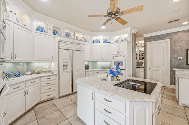 2002 W Emerald Bend Court, Granbury, TX 76049