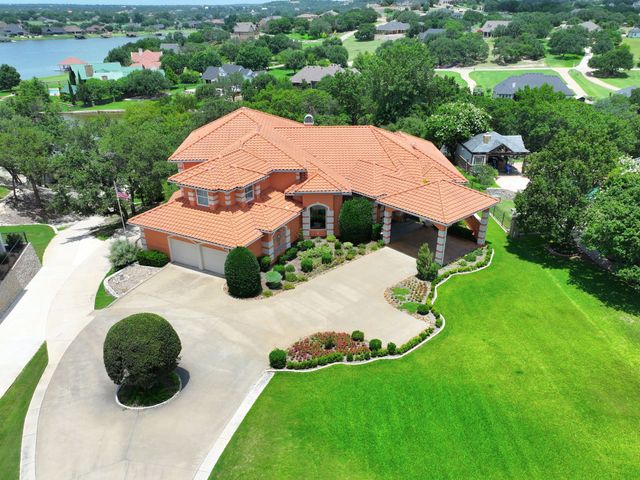 2002 W Emerald Bend Court, Granbury, TX 76049