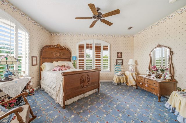 2002 W Emerald Bend Court, Granbury, TX 76049