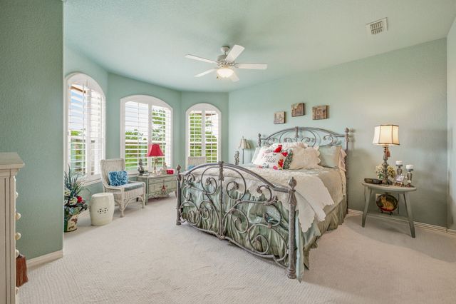 2002 W Emerald Bend Court, Granbury, TX 76049