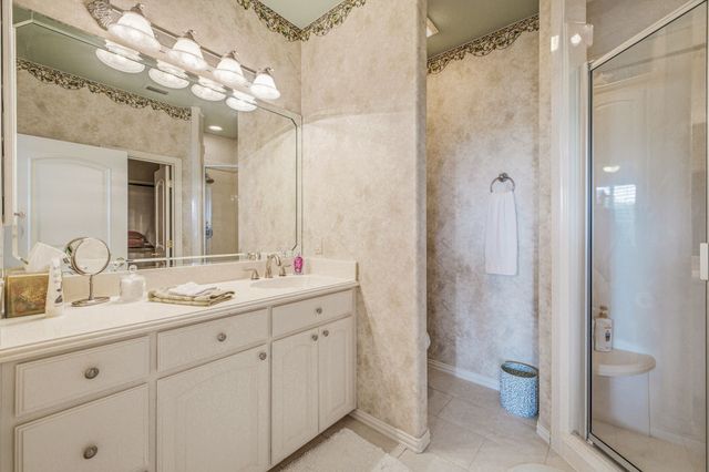 2002 W Emerald Bend Court, Granbury, TX 76049