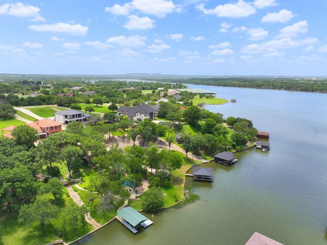 2002 W Emerald Bend Court, Granbury, TX 76049