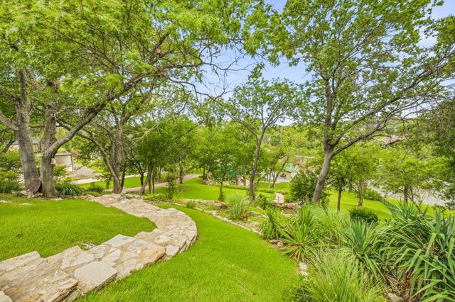 2002 W Emerald Bend Court, Granbury, TX 76049