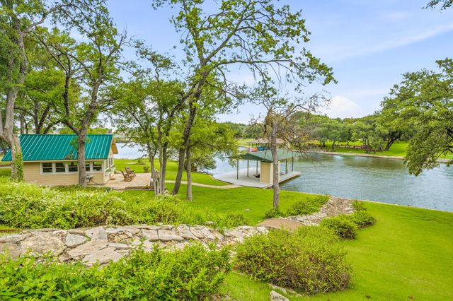 2002 W Emerald Bend Court, Granbury, TX 76049