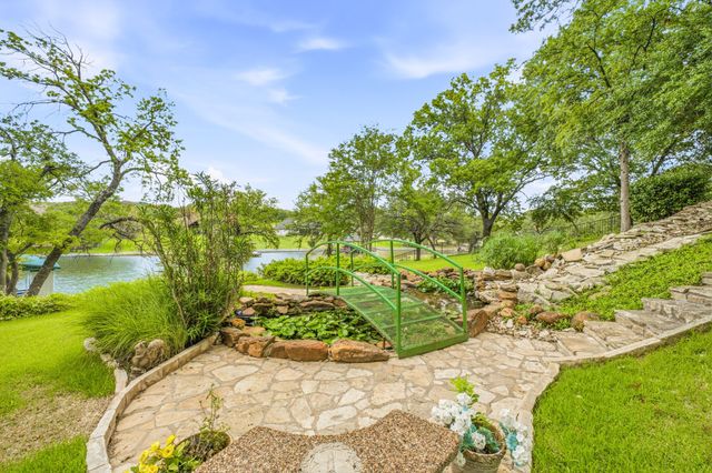 2002 W Emerald Bend Court, Granbury, TX 76049