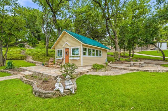 2002 W Emerald Bend Court, Granbury, TX 76049