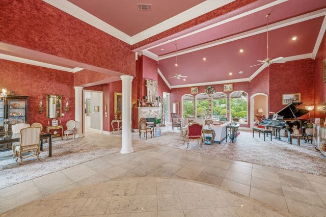 2002 W Emerald Bend Court, Granbury, TX 76049