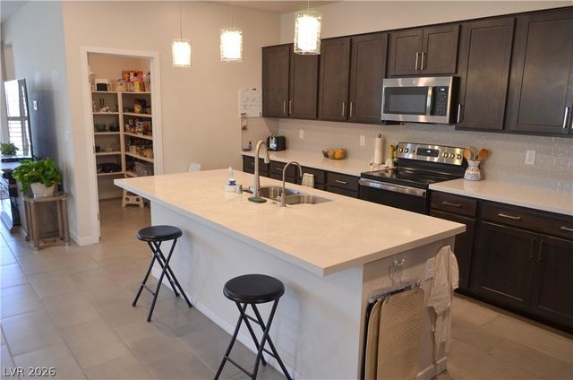 5528 Eleganza Avenue, Pahrump, NV 89061