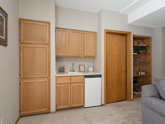 1020 Fernbrook Lane N, Plymouth, MN 55447