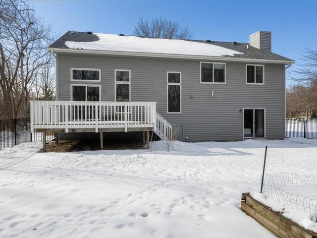 1020 Fernbrook Lane N, Plymouth, MN 55447