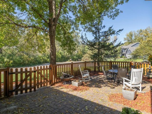 1020 Fernbrook Lane N, Plymouth, MN 55447