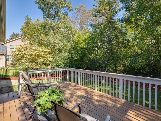 1020 Fernbrook Lane N, Plymouth, MN 55447