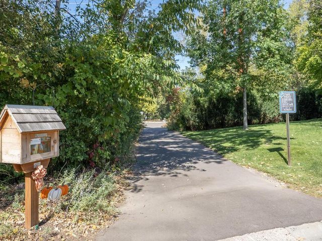 1020 Fernbrook Lane N, Plymouth, MN 55447