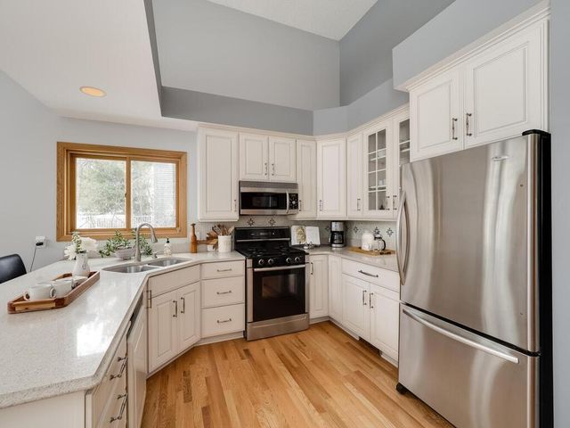 1020 Fernbrook Lane N, Plymouth, MN 55447