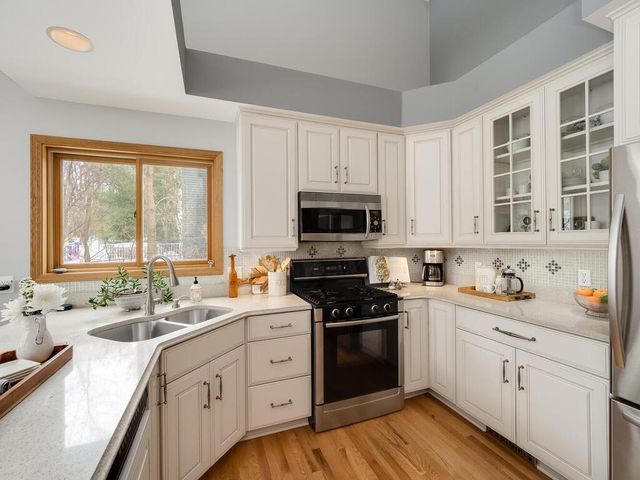 1020 Fernbrook Lane N, Plymouth, MN 55447