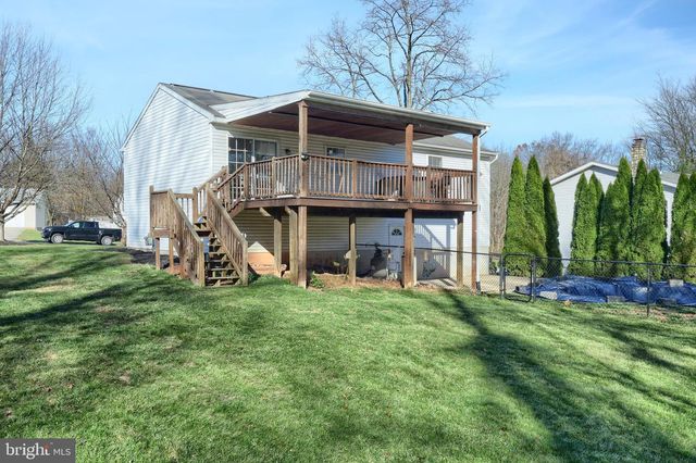 90 IVY DR, Manchester, PA 17345