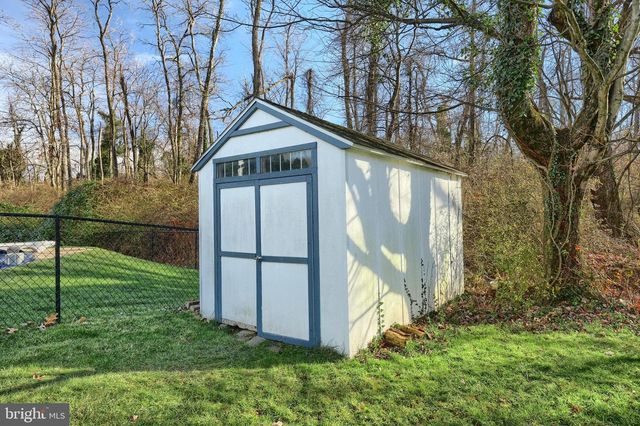 90 IVY DR, Manchester, PA 17345