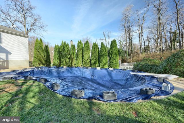 90 IVY DR, Manchester, PA 17345