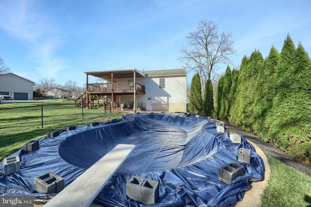 90 IVY DR, Manchester, PA 17345