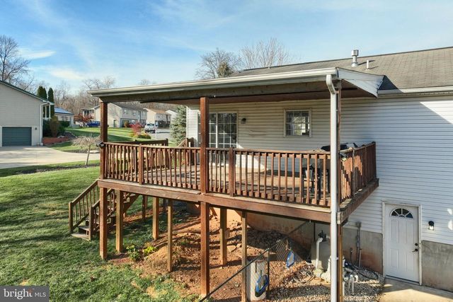 90 IVY DR, Manchester, PA 17345