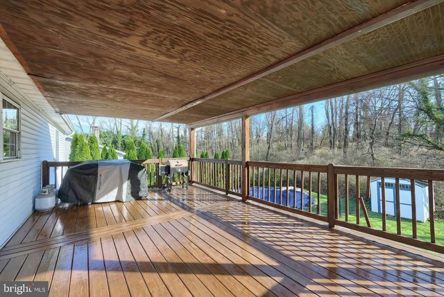 90 IVY DR, Manchester, PA 17345