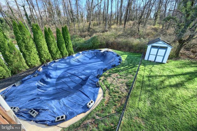 90 IVY DR, Manchester, PA 17345