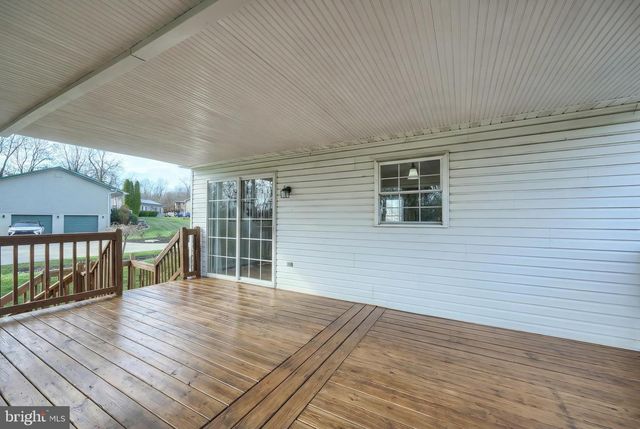 90 IVY DR, Manchester, PA 17345