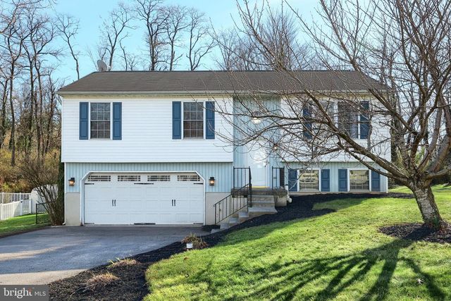 90 IVY DR, Manchester, PA 17345