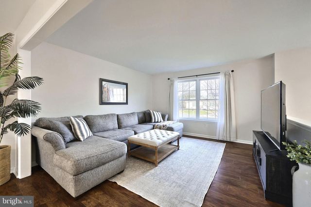 90 IVY DR, Manchester, PA 17345