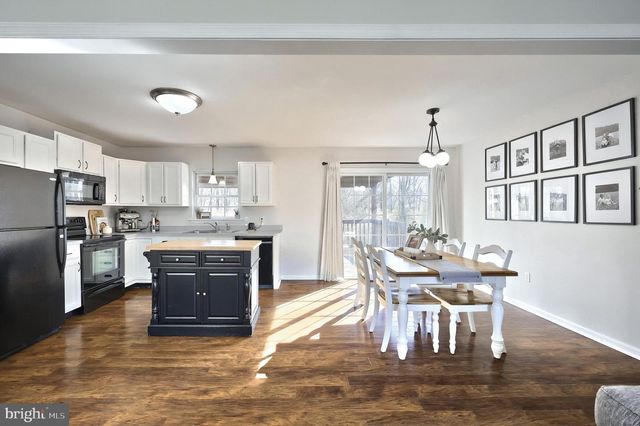 90 IVY DR, Manchester, PA 17345