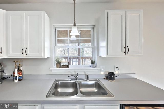 90 IVY DR, Manchester, PA 17345