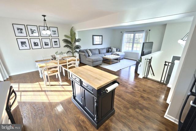 90 IVY DR, Manchester, PA 17345