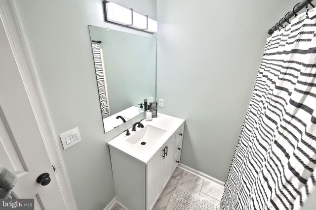 90 IVY DR, Manchester, PA 17345