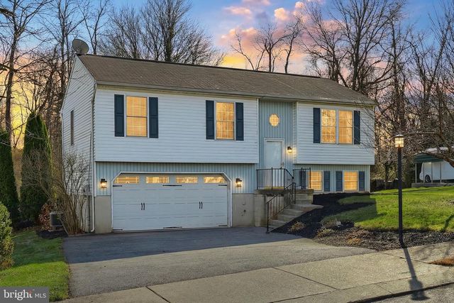 90 IVY DR, Manchester, PA 17345