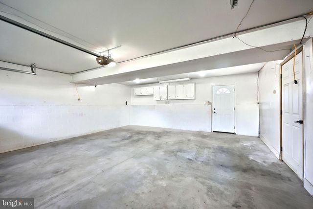 90 IVY DR, Manchester, PA 17345