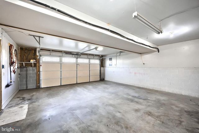 90 IVY DR, Manchester, PA 17345