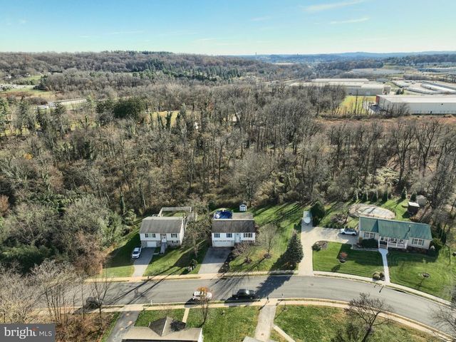 90 IVY DR, Manchester, PA 17345