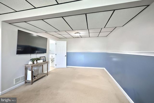 90 IVY DR, Manchester, PA 17345