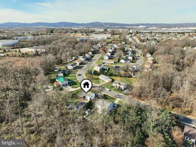 90 IVY DR, Manchester, PA 17345