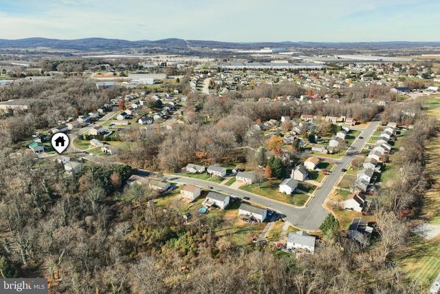 90 IVY DR, Manchester, PA 17345