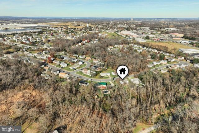 90 IVY DR, Manchester, PA 17345