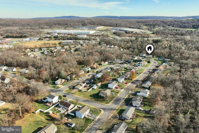 90 IVY DR, Manchester, PA 17345