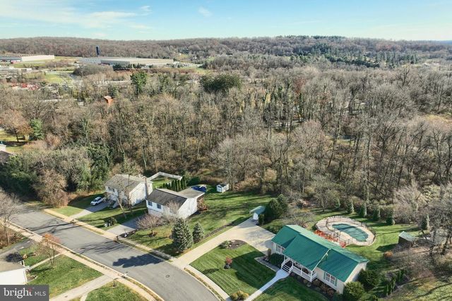 90 IVY DR, Manchester, PA 17345