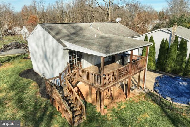 90 IVY DR, Manchester, PA 17345