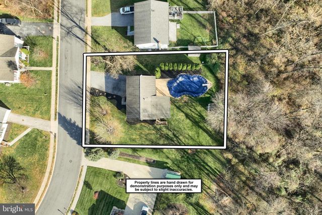 90 IVY DR, Manchester, PA 17345