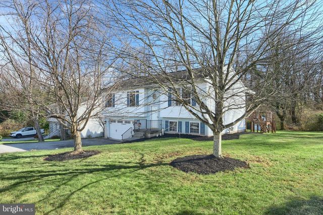 90 IVY DR, Manchester, PA 17345