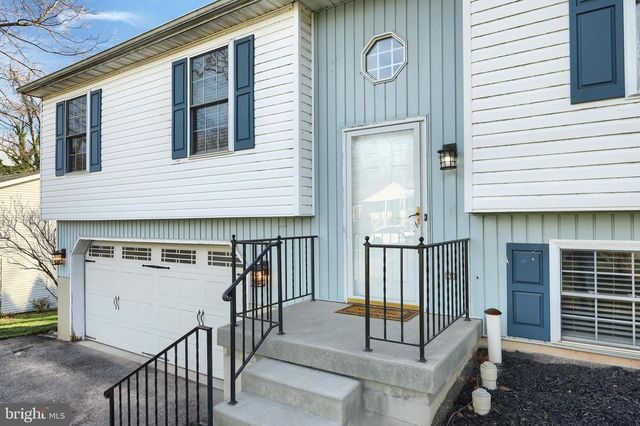 90 IVY DR, Manchester, PA 17345