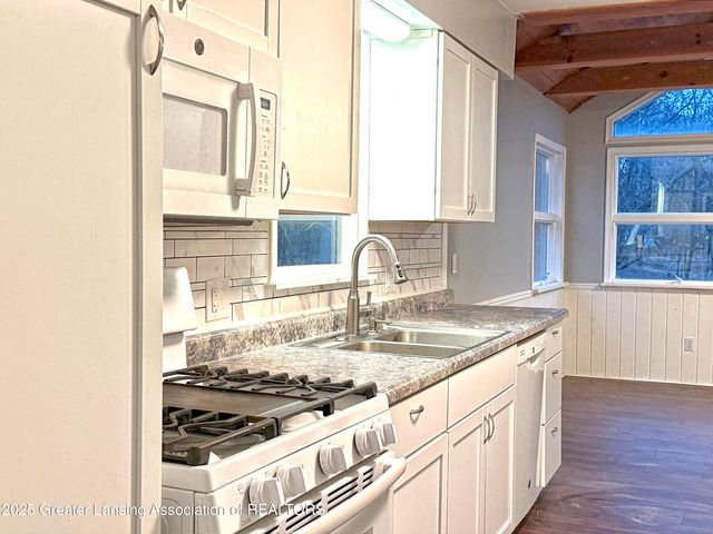 1319 Hillcrest Street, Lansing, MI 48910