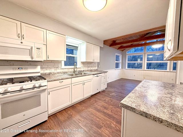 1319 Hillcrest Street, Lansing, MI 48910